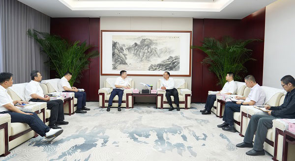 岳文彥一行拜訪(fǎng)湖北機(jī)場(chǎng)集團(tuán)黨委書(shū)記、董事長(zhǎng)李忠祿